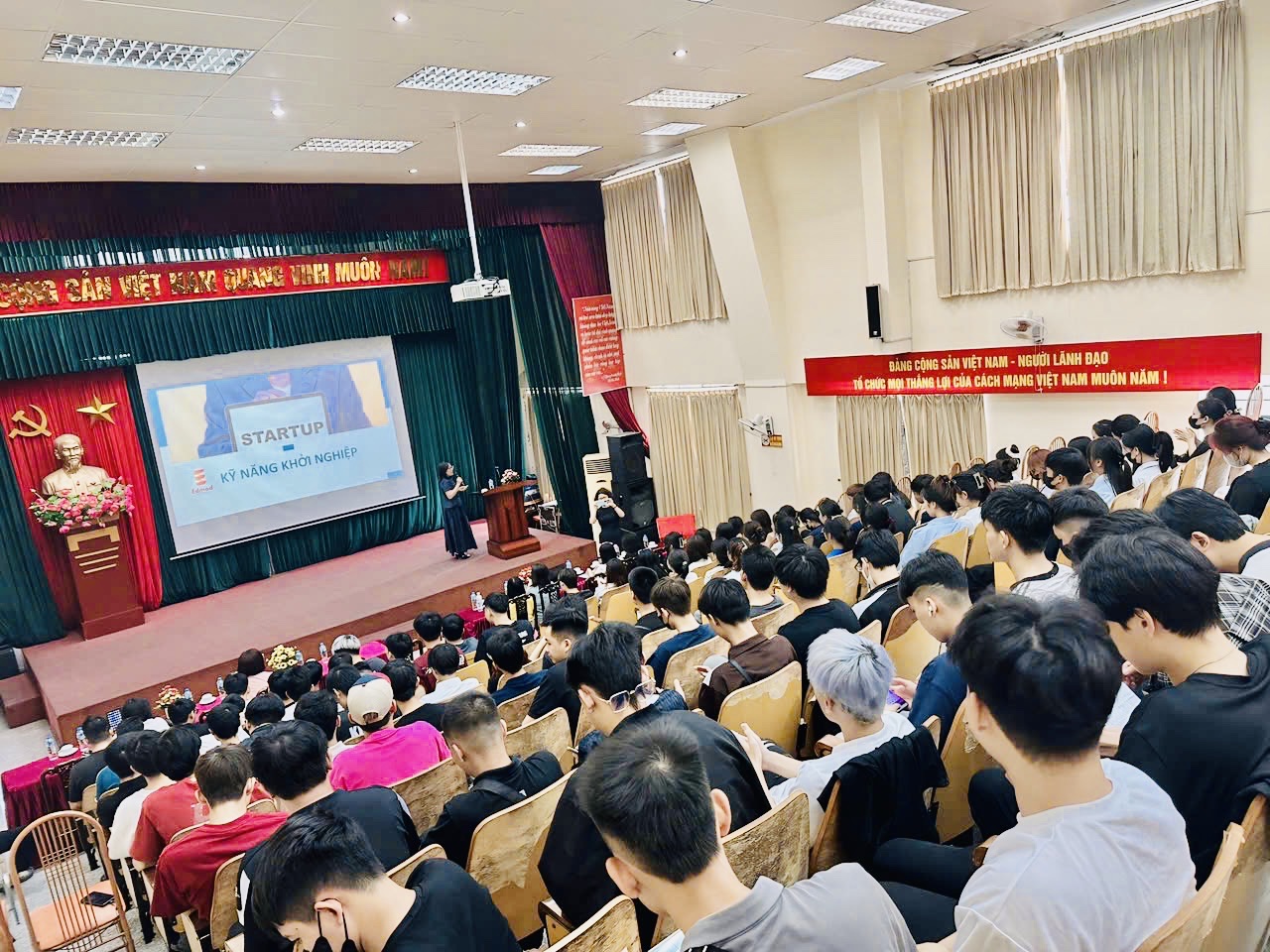 Hoạt động Edmod